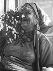 
Itinéraires de Belleville à Djerba de femmes juives tunisiennes vivant en France. Photographie et anthropologie. Rachel, Café La Vielleuse , Belleville
