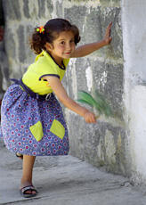 
Hommage à l'hospitalité syrienne. Portrait d'enfant. Course à la branche de laurier (Charaya, Syrie du Sud)
