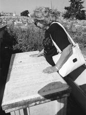 
Itinéraires de Belleville à Djerba de femmes juives tunisiennes vivant en France. Photographie et anthropologie. Cimetière de Tunis
