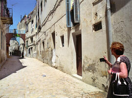 
Itinéraires de Belleville à Djerba de femmes juives tunisiennes vivant en France. Photographie et anthropologie. Quartier Hafsia, Tunis
