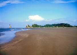 
Trois millénaires de civilisation entre Colombie et Equateur. La région de la Tumaco La Tolita. Milieu naturel, plage face à l'océan El Morro,Tumaco
