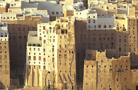 
Chemins vers l'Orient, Yémen. Shibam "La Manhattan des sables", immeubles de terre crue, ville classée au patrimoine mondial de l'UNESCO, région Hadramaout
