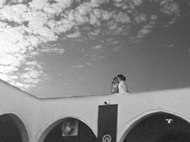 
Itinéraires de Belleville à Djerba de femmes juives tunisiennes vivant en France. Photographie et anthropologie. La coupe du poisson par les jeunes mariés, Paris XIXe
