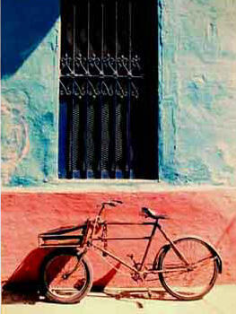 
Les couleurs d'Alexandrie. Vélos et carrosseries. Alors, sur l'immense carrelage blanc de mon appartement parisien de la rue d’Aboukir, j’ai étalé des centaines d’images
