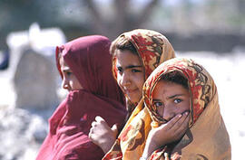 
Chemins vers l'Orient, Pakistan. Turbat (province du Baloutchistan), les jumelles

