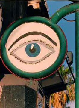 
Les couleurs d’Alexandrie. Vert. Mon voyage vers l’Orient se serait probablement arrêté à Rome, là où pour avoir eu le privilège de vivre deux ans à la Villa Médicis,  j’ai commencé à comprendre que la photographie pouvait être autre chose qu’un simple geste technique. Photo 1
