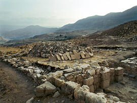 
"Dharih" Une étape nabatéenne au nord de Pétra (Jordanie). Maisons et huileries, hôtellerie et tombeau. Restes d’une maison paysanne, IIè-IVè siècles
