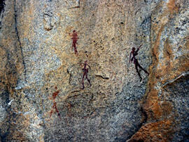 
Des peintures rupestres d'Afrique Australe. Botswana. Au nord-est du pays on trouve également des sites d'art rupestre. A la ferme Irena, près de Francistown, on trouve ces personnages dont une probable femme transportant un enfant sur le dos
