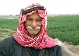 
Hommage à l'hospitalité syrienne. Portrait d'homme (Salihiyeh, Doura Europos, Moyen Euphrate, Syrie)
