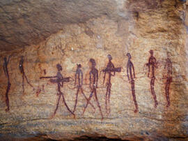 
Des peintures rupestres d'Afrique Australe. Namibie. Les figures d'une très grande qualité ne mesurent pas plus de 20 cm. Les détails des personnages ont dû être peints avec un fin pinceau
