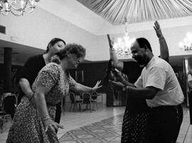 
Itinéraires de Belleville à Djerba de femmes juives tunisiennes vivant en France. Photographie et anthropologie. Entrée en transe, Rebarbya
