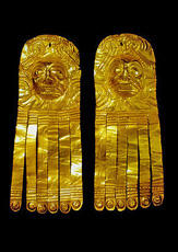 
Trois millénaires de civilisation entre Colombie et Equateur. La région de la Tumaco La Tolita. Vestiges matériels. Paire de pendentifs, ornements d'oreille (phase Tumaco La Tolita). Musée de l'or, Bogota
